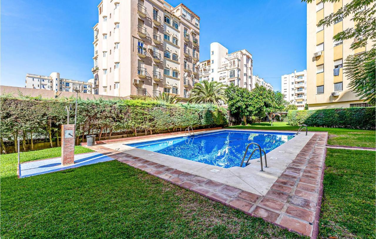 4 Bedroom Nice Apartment In ตอร์เรโมลิโนส ภายนอก รูปภาพ