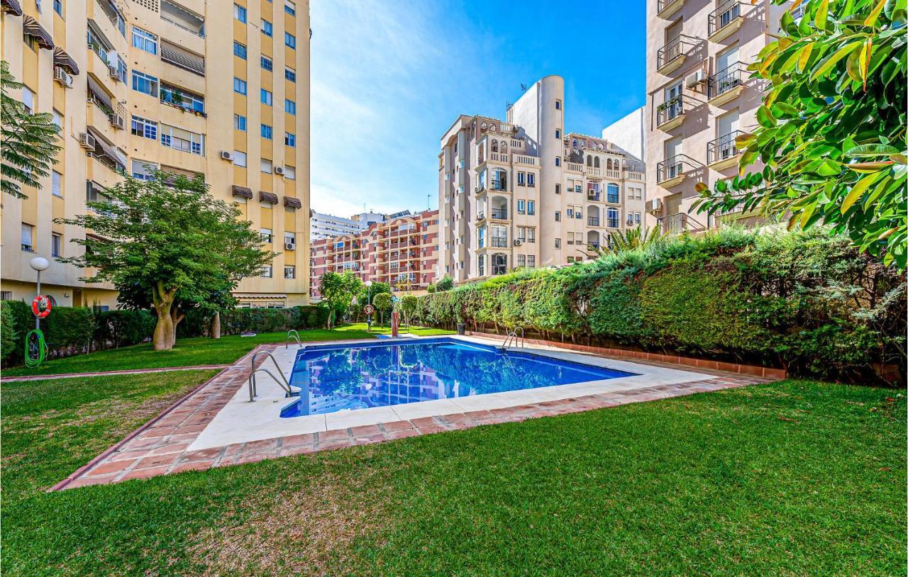 4 Bedroom Nice Apartment In ตอร์เรโมลิโนส ภายนอก รูปภาพ