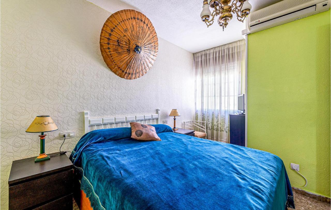 4 Bedroom Nice Apartment In ตอร์เรโมลิโนส ภายนอก รูปภาพ