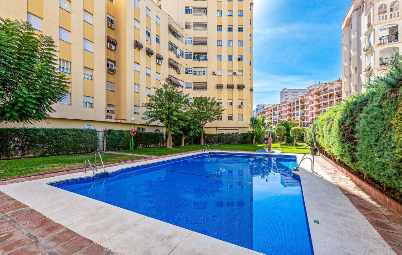 4 Bedroom Nice Apartment In ตอร์เรโมลิโนส ภายนอก รูปภาพ